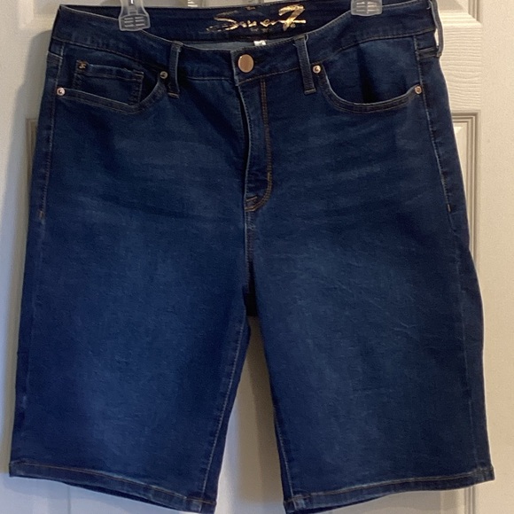 7 For All Mankind Denim Sunset Bermuda Shorts, Size 16 - Picture 3 of 16